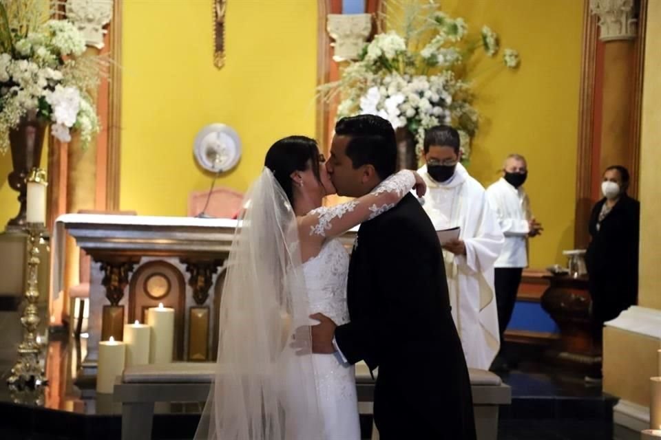 Tania Valeria Moreno Sánchez y Pedro Abraham Flores