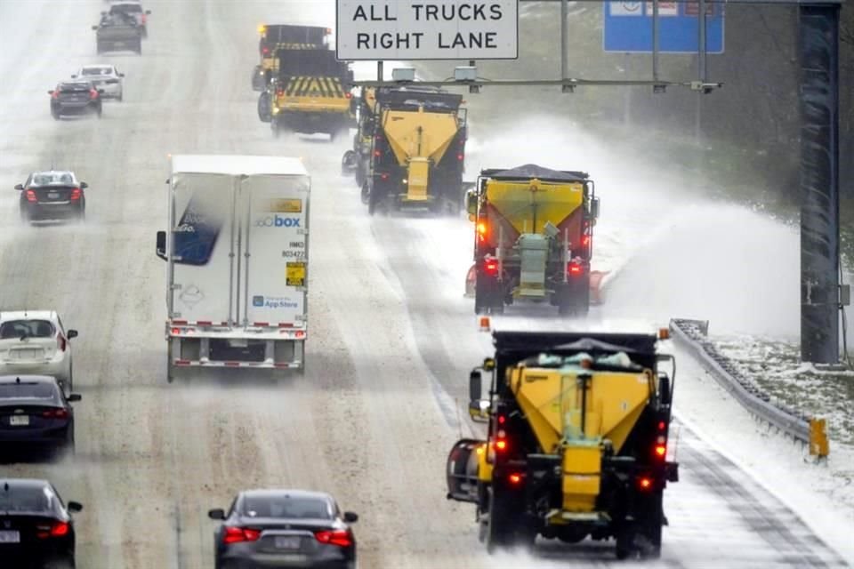 La tormenta arrojó lluvia, nieve y fuertes vientos en el sureste de EU.