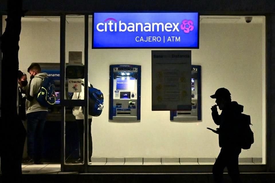 De acuerdo con Fitch, el impacto de la venta de Banamex dependerá del resultado de la transacción.