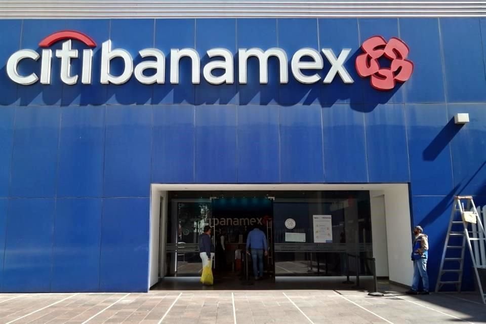 Banamex estará en mejores condiciones para ser más competitivo, dijo el dirigente.