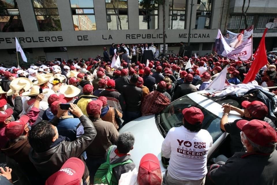 Unos 12 aspirantes se habían registrado hasta las 13:00 horas.