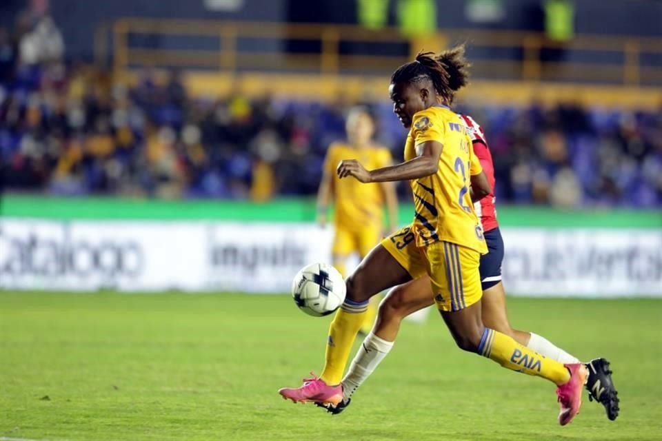 Tigres Femenil empata 1-1 ante Chivas Femenil en el Estadio Universitario, en duelo de la fecha 2 del Clausura 2022.