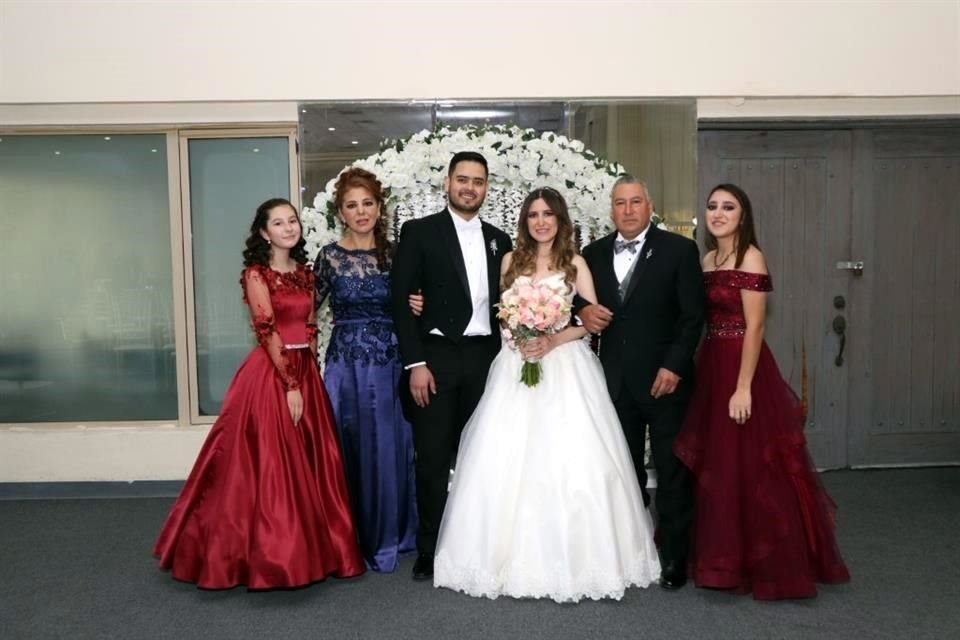 FAMILIA DE LA NOVIA, Valeria Verástegui, Arminda Cavazos de Verástegui, José Guadalupe Guerra Torres y Mayra Verástegui, Víctor Verástegui Hernández, Karla Verastégui