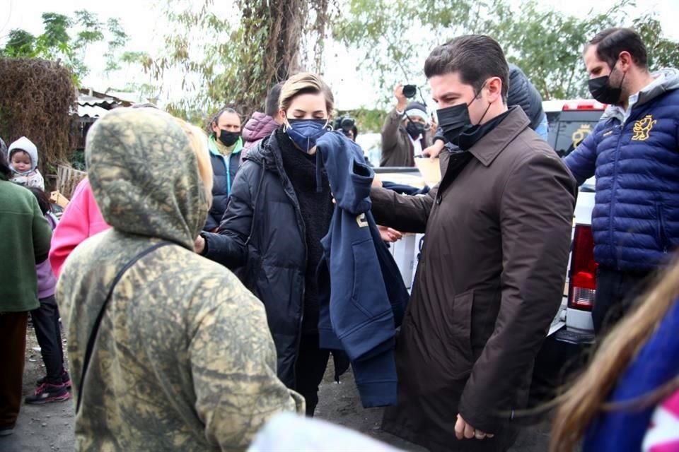 El Gobernador Samuel García y Mariana Rodríguez entregaron apoyos en El Ranchito, en Guadalupe.