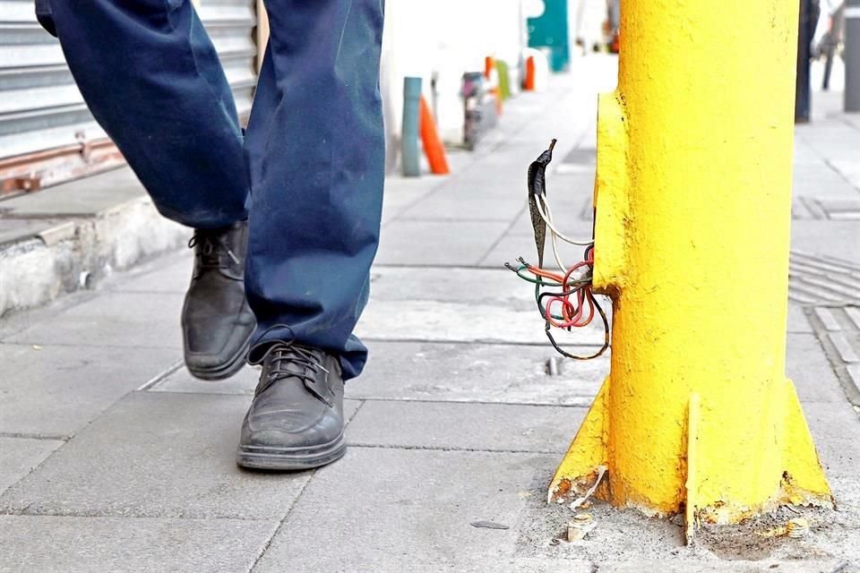 La mayoría del cableado suelto y expuesto se presente en los semáforos.