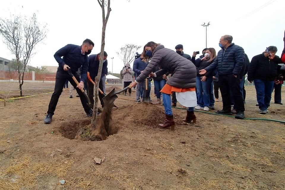 El Alcalde regio, Luis Donaldo Colosio, inició los trabajos en el Parque Mirasol, en la zona norponiente de Monterrey
