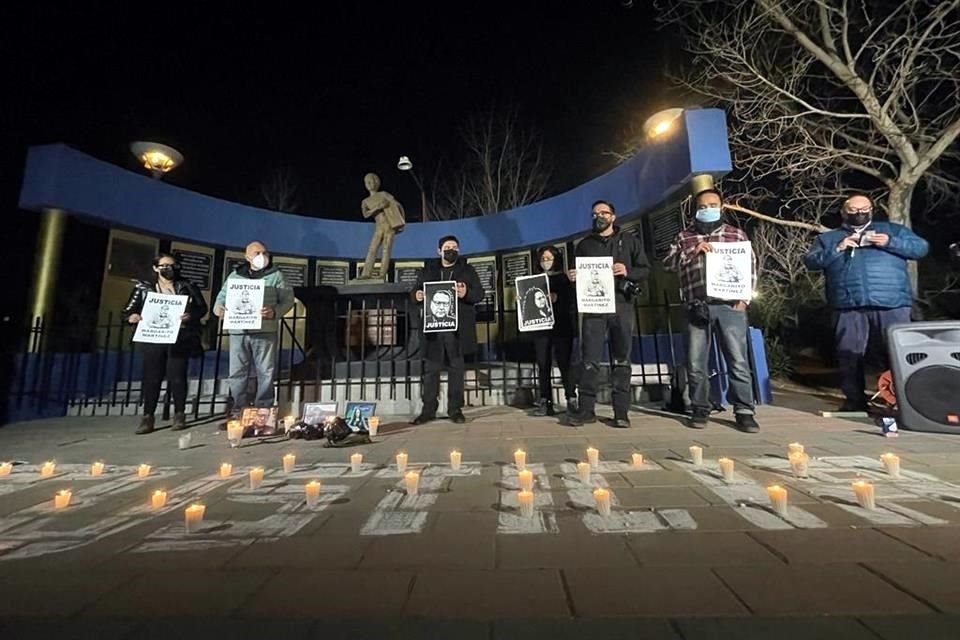 En Ciudad Juárez, Chihuahua, manifestantes portaron carteles con los rostros de los periodistas asesinados este año.