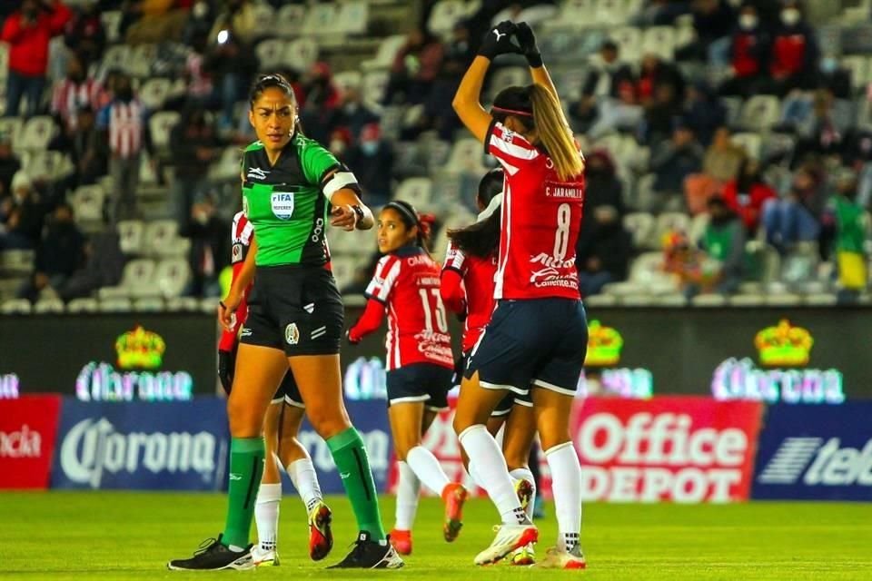 Las Chivas femenil tienen una baja por contagio de Covid-19 para el partido de mañana contra las Centellas del Necaxa.