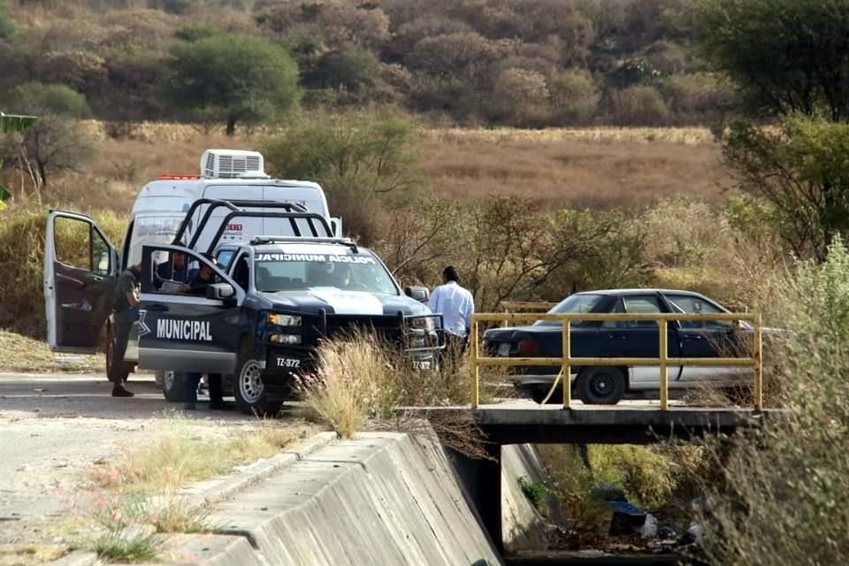 En la cajuela de un Tsuru abandonaron un cadáver en Chulavista.