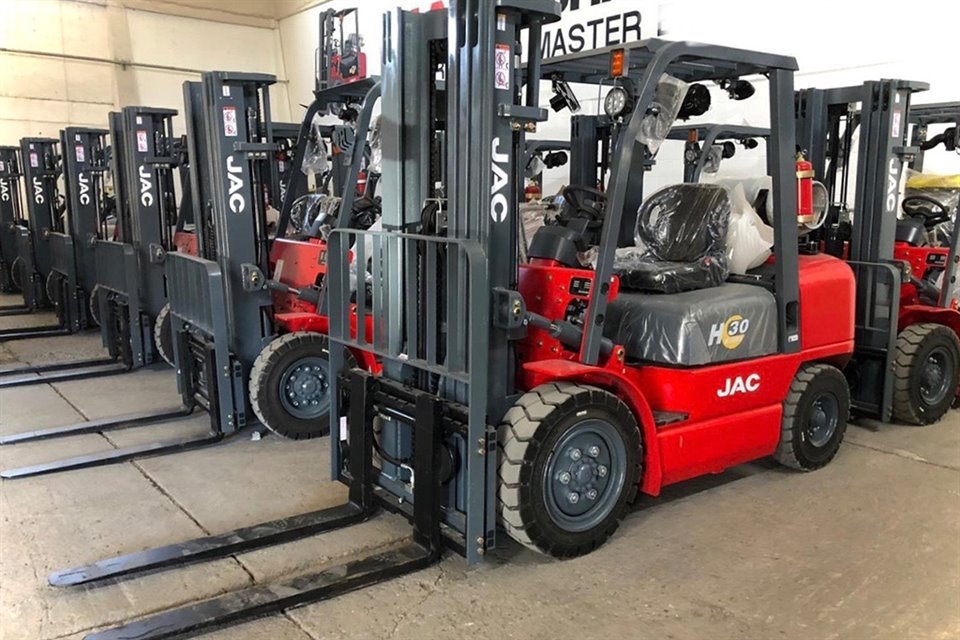 las marcas que SG Insumos ofrece son las reconocidas JAC Forklift y Combilift / Aisle Master. 