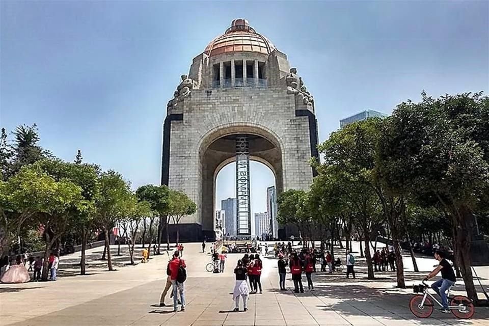 Entre sus obras destaca el reordenamiento urbano de la Plaza de la República, 2009-2010.