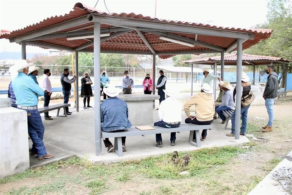 El jueves, ejidatarios de Doctor Arroyo viajaron 320 kilómetros para ir a las oficinas centrales de AyD a clamar por agua.