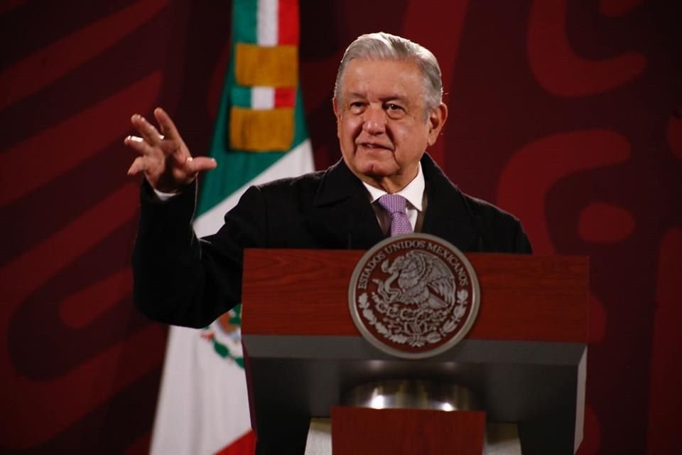 El Presidente en conferencia de prensa.