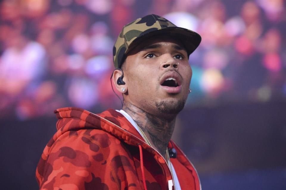 Una mujer demandó al rapero Chris Brown acusándolo de haberla drogado y violado en Miami.