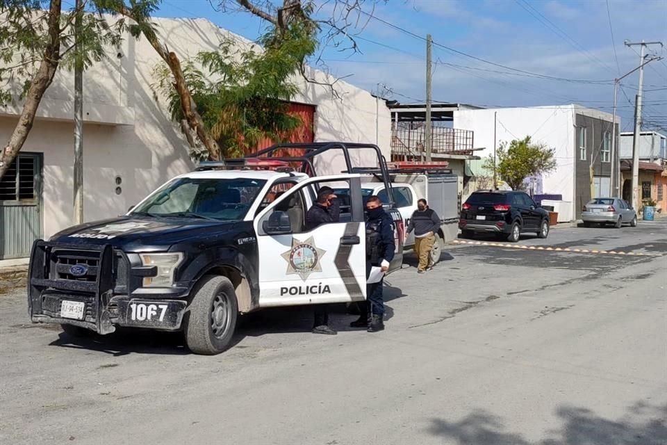 La agresión fue cometida alrededor de las 6:00 horas en una casa de la calle Javier Sánchez Treviño, cerca de su cruce con Martin Luther King, en la Colonia Los Lirios, colindante a la Moisés Sáenz.