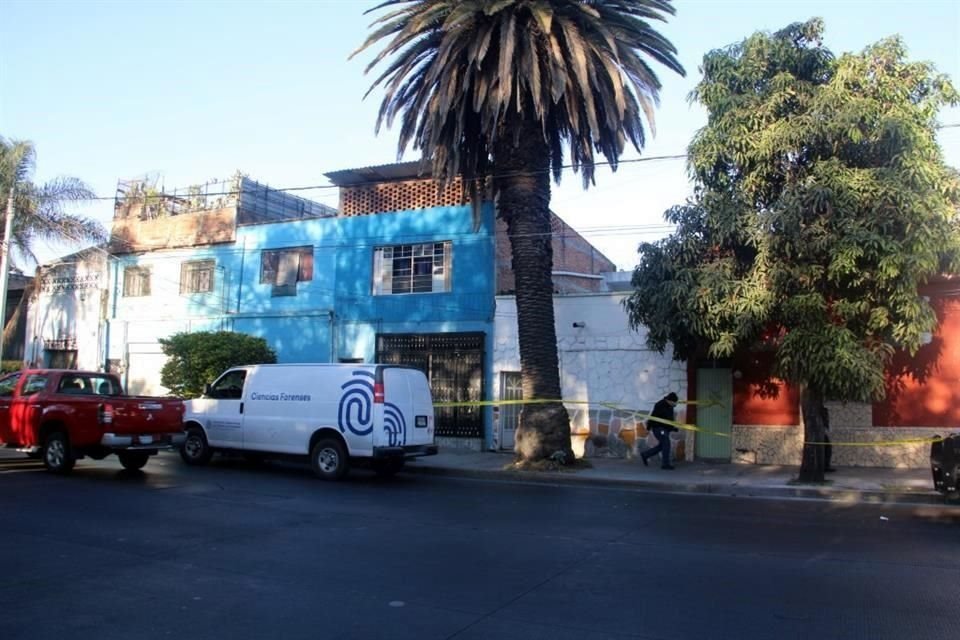 El ataque a balazos ocurrió a las 6:40 horas, en la finca de la Calle Juan de Dios Robledo, cerca de la Calle Josefa Ortiz de Domínguez.