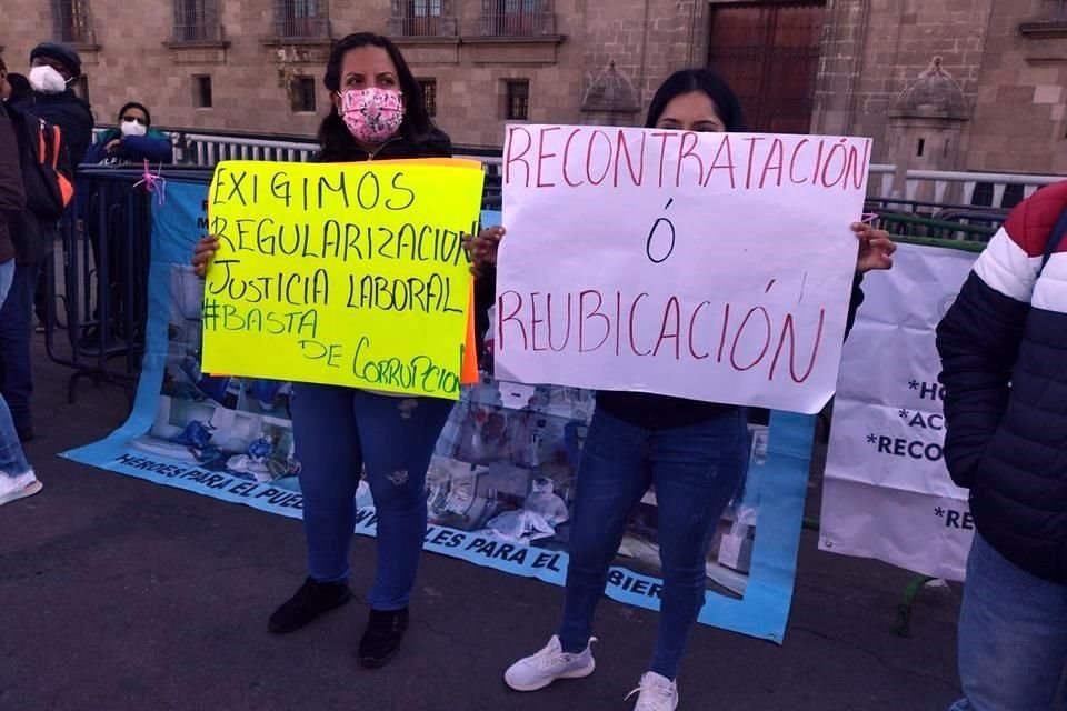 Los inconformes se apostaron frente a la sede del Gobierno federal.