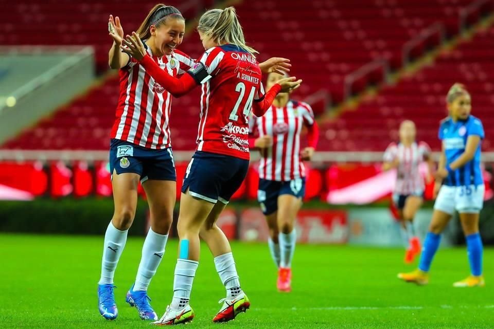 Las Chivas femenil sellaron una semana perfecta al vencer 1-0 al Cruz Azul.