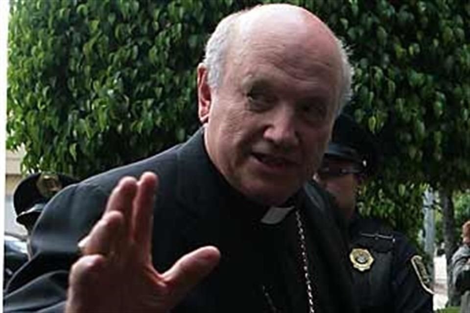 Su cercanía con el priismo motivó una queja ante el Vaticano por hacer proselitismo en favor del PRI y su candidato presidencial, Francisco Labastida, en 1999.