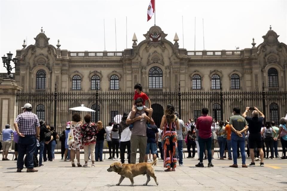 Vista exterior del Palacio de Gobierno en la Plaza Mayor, en el centro de Lima, Perú.