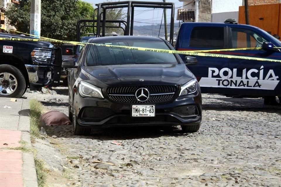 En el sitio trascendió que la fallecida era abogada y que iba subiendo a su automotor cuando fue atacada.