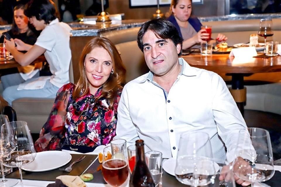 Cynthia de Préstamo y Luis Préstamo