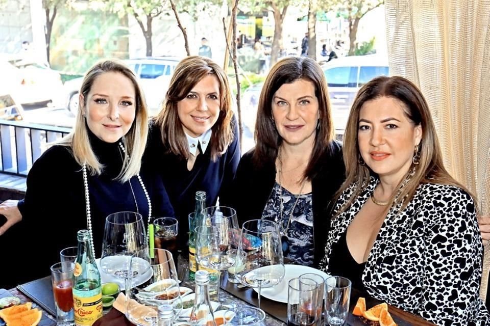 Adriana Zavala de Cortázar, Layla Chaya, Ivonne Iza de Dieck y Laura Valle de Flores