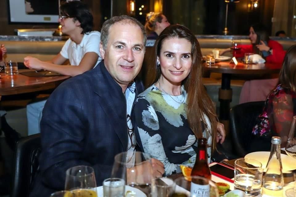 Adrián Martínez y Martha Zozaya de Martínez