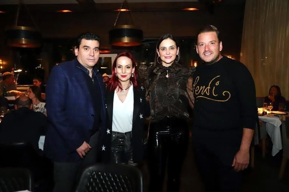 Arturo Moyeda, Mónica García de Moyeda, Beto Martínez y Elena de Martínez