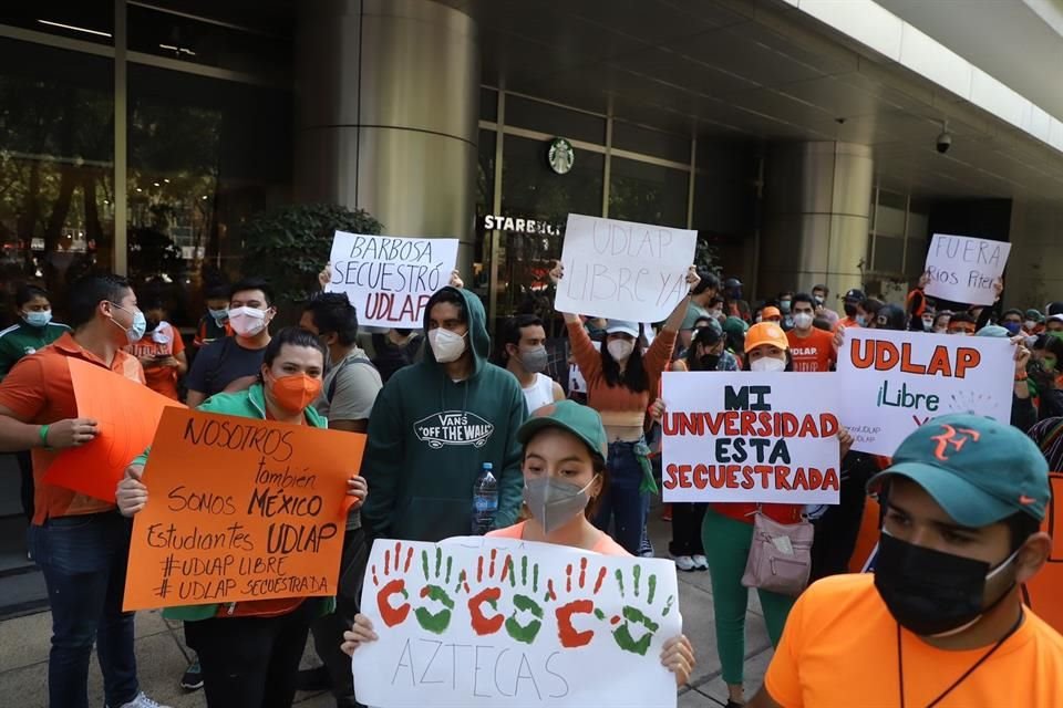 '¡UDLAP libre!', gritan al unísono.