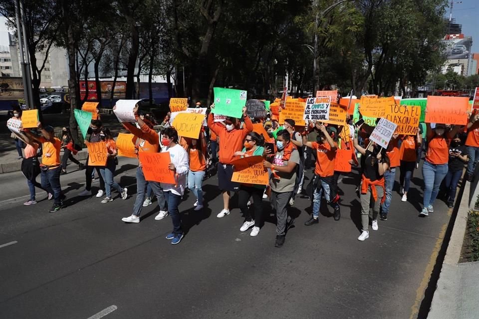 Partieron de Paseo de la Reforma esquina con Avenida Insurgentes y avanzan rumbo al Ángel de la Independencia.