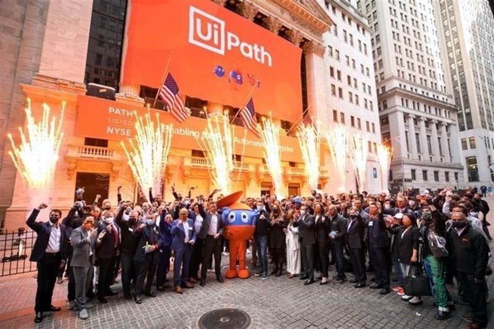 UiPath Inc., que empezó a cotizarse en abril, ha visto su valuación caer aproximadamente la mitad desde su nivel máximo en el mercado privado hace un año.