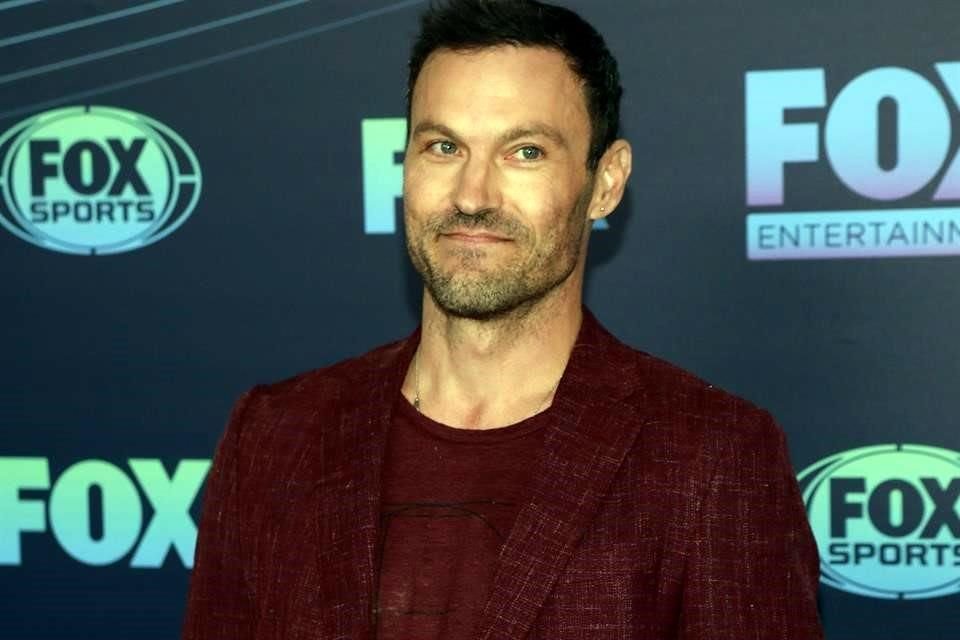 El actor Brian Austin Green será padre por quinta ocasión junto a su novia Sharna Burgess.