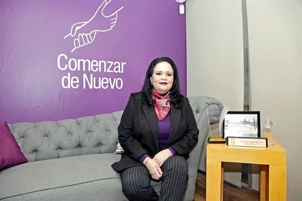 Eva María Trujillo es cofundadora y directora de Comenzar de Nuevo, A.C., que desde hace 23 años ayuda a tratar trastornos alimenticios.
