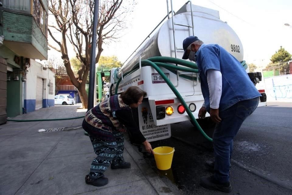 CDMX informó que escasez de agua causada por prolongación de la sequía en el Cutzamala será compensado con otras fuentes de abastecimiento.