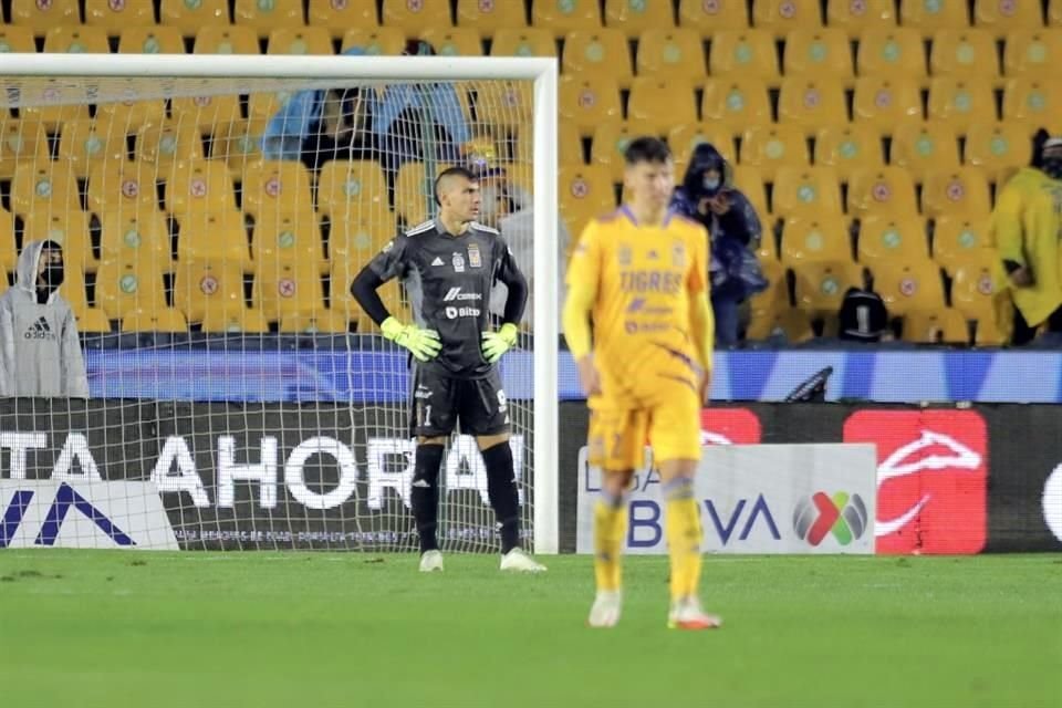 Y la noche se le vino encima a los nicolaítas, que recibieron el gol del empate al 64'. Nicolás Benedetti hizo el 2-2.