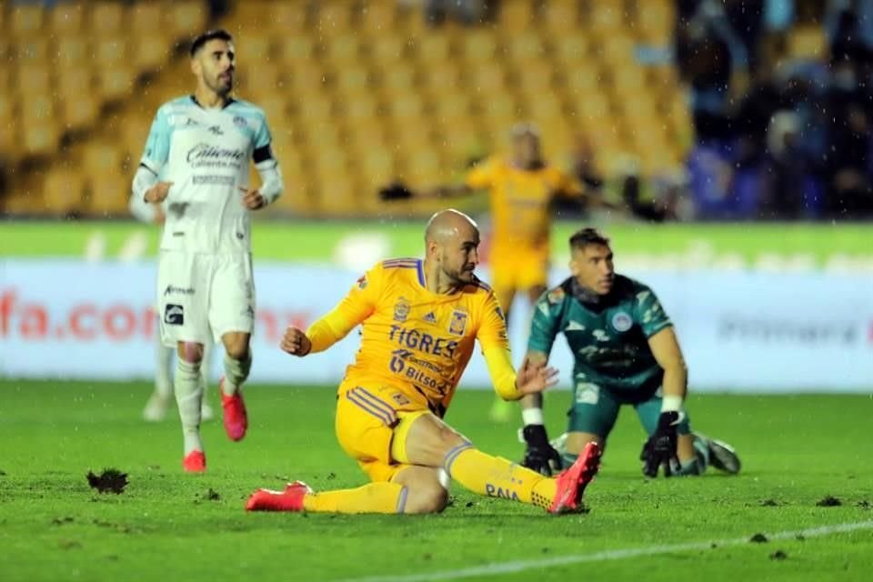 Al 77', dos minutos después del penal de Gignac, Carlos González anotaría el 4-2 con el que enloqueció el Uni.