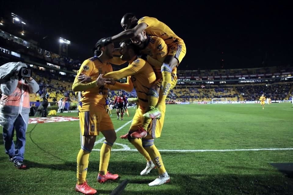 Los Tigres golearon en casa, aunque recibieron tres goles del sotanero general.