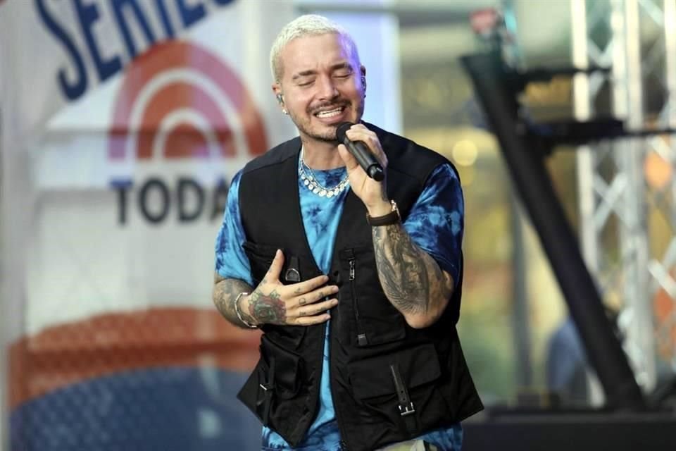 El cantante J Balvin tomó sus redes sociales para pedirle a sus seguidores una cadena de oraciones para su mamá, enferma de Covid-19.