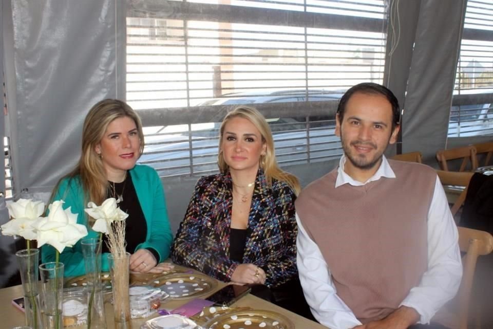 Lissette Sada, Ángela Garza y Mario Garza