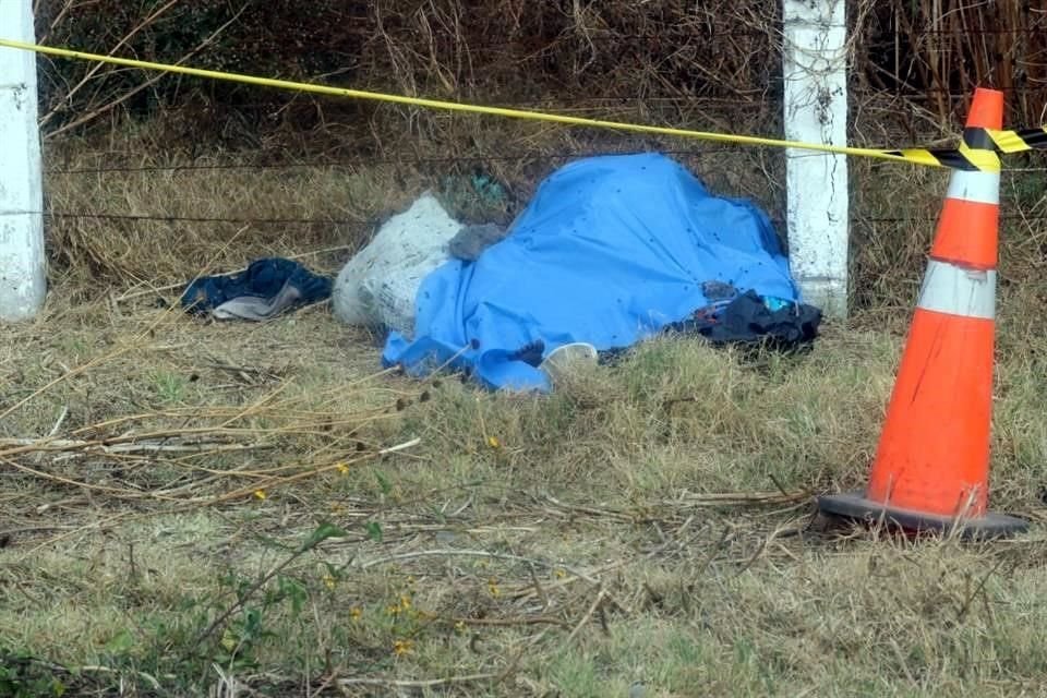 Elementos de la Policía estatal y paramédicos de Cruz Roja acudieron al lugar, tras ser alertados a través del C5.