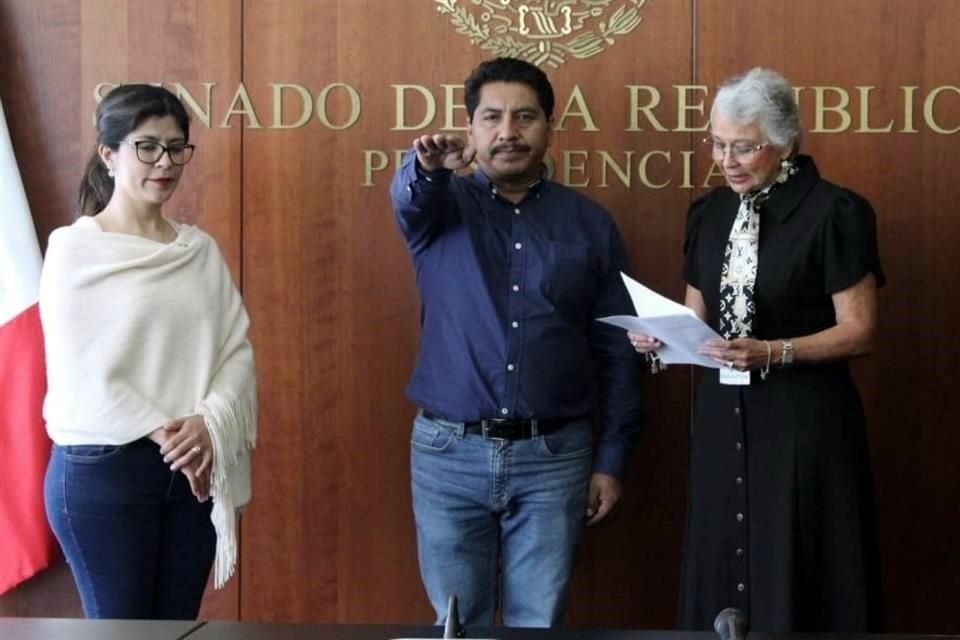 Nuestro Presidente ha sustituido el contubernio por la dignidad, dijo el legislador.