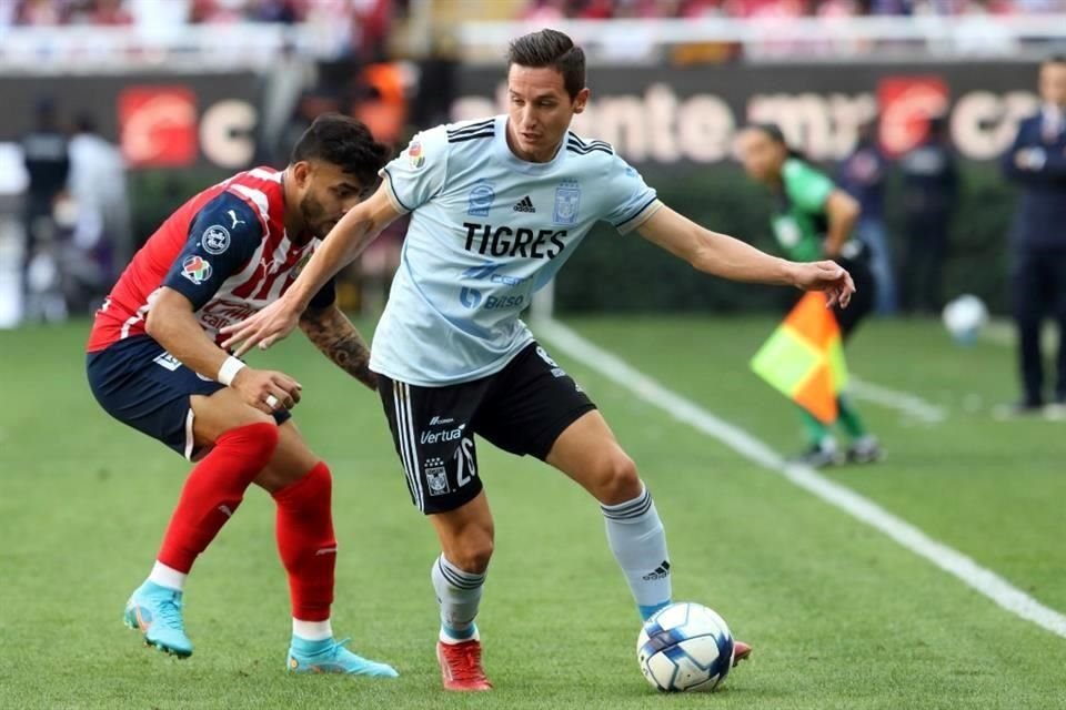 Florian Thauvin arrancó como titular y dio el pase de gol de Guido Pizarro.
