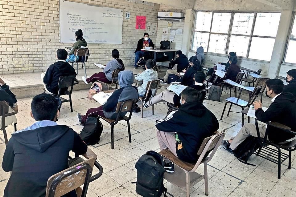 Los estudiantes de tercer grado de la secundaria vespertina 99 Antonio I. Villarreal, en Guadalupe, regresaron desde agosto a clases presenciales porque la escuela a distancia no les funcionaba.