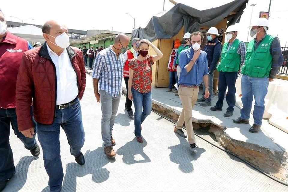 Autoridades de CDMX recorrieron la zona de obras en Pantitlán donde se está habilitando el Metrobús.