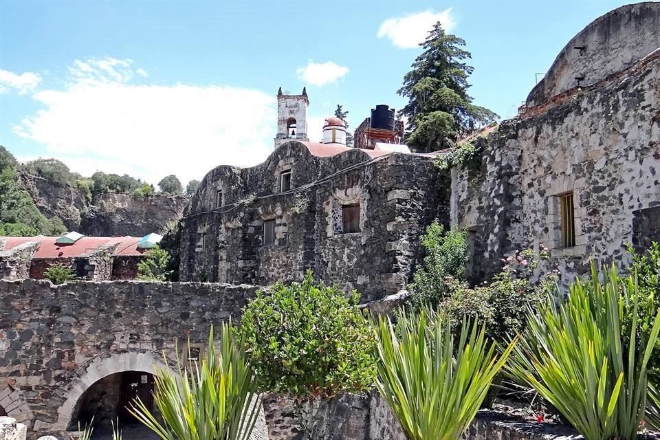 Este Pueblo Mágico, en el estado de Hidalgo, enamora con sus construcciones virreinales y abundante naturaleza.