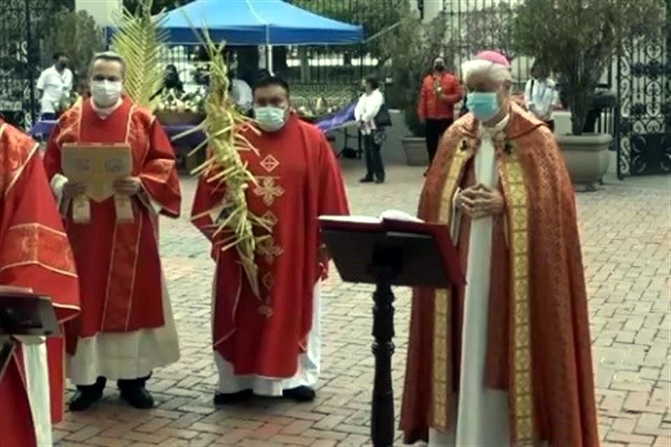 El Arzobispo Rogelio Cabrera presidió la misa por el Domingo de Ramos en la Catedral Metropolitana.