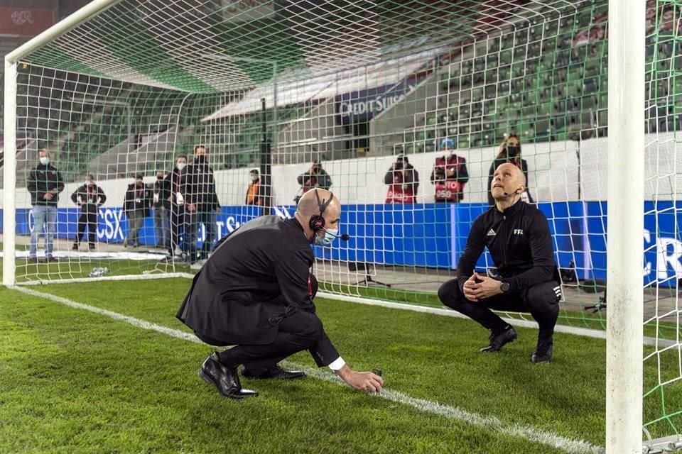 La portería excedía las medidas reglamentarias de la FIFA.