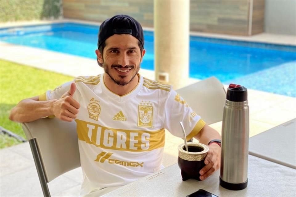 Damián Álvarez lució esta foto con el jersey de gala listo para el derbi.