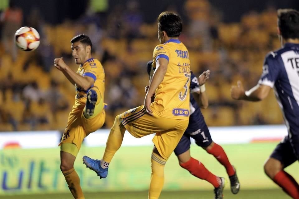 Aldo Cruz cumplió de nuevo como lateral de Tigres.